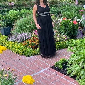 Elegant Black Maxi Dress with Beaded Waist